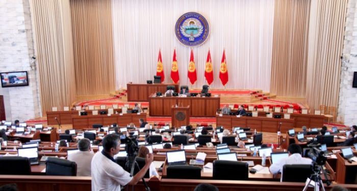 Нацбанк Кыргызстана хочет запретить работу обменников