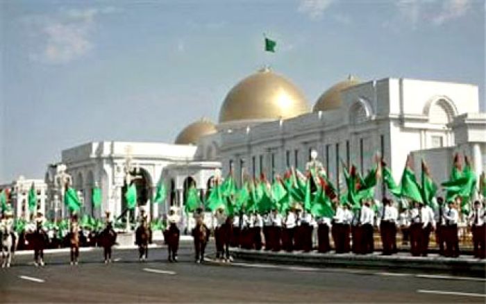 В Туркмении трое умерли, ожидая приезда президента на торжества