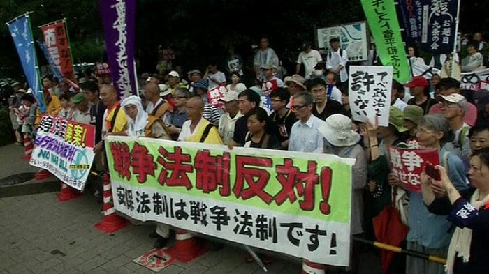 Японцы выступают против изменения конституции