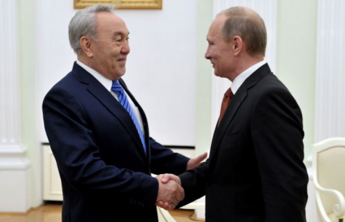 Назарбаев обсудил с Путиным нестабильность валютных рынков