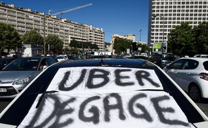 ​Приложение Uber приостановит работу во Франции после акций протеста таксистов