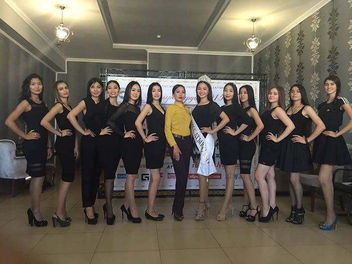 А ну-ка, девушки, а ну, красавицы!