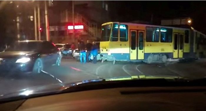 ДВД: расследование ведется по массовому ДТП с участием трамвая в Алматы (+видео)