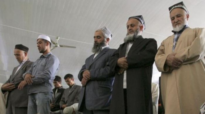 Таджикские власти запретили чиновникам ходить на пятничные молитвы