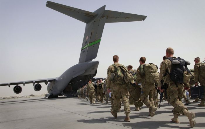 Обама отказался выводить войска из Афганистана до конца 2016 года