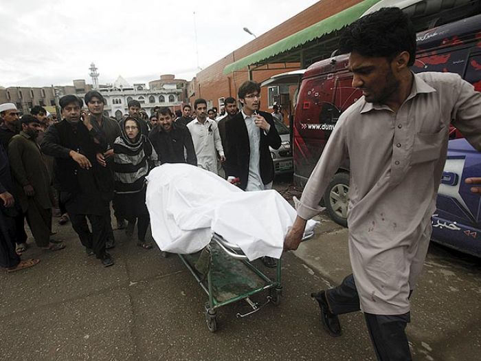 Число жертв мощного землетрясения в Афганистане превысило 260 человек