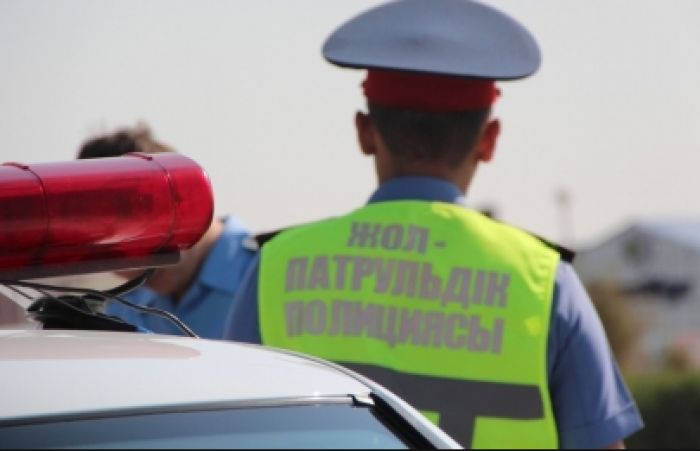 В Актау наказали 10 полицейских за конфликт с пешеходом (+видео)