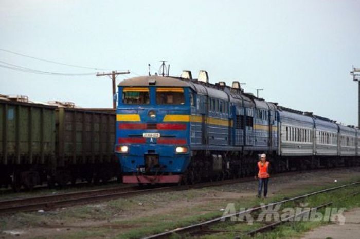 Поезд Атырау-Алматы застрял в Кызылорде