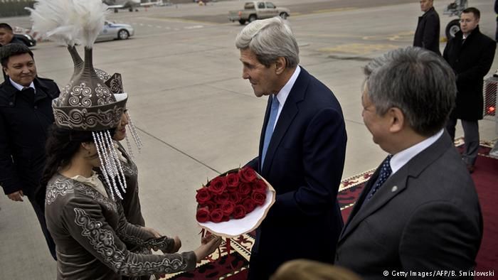 Госсекретарь США совершает первую поездку по Центральной Азии