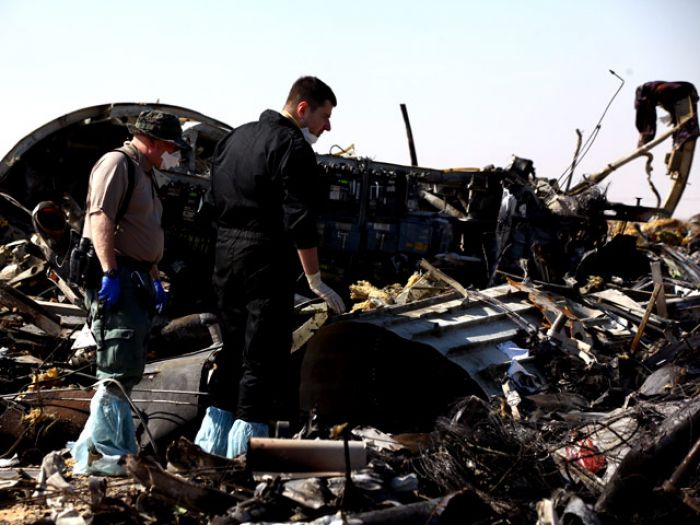 Обломки разбившегося самолета А321 начали перевозить в Каир, выяснила пресса