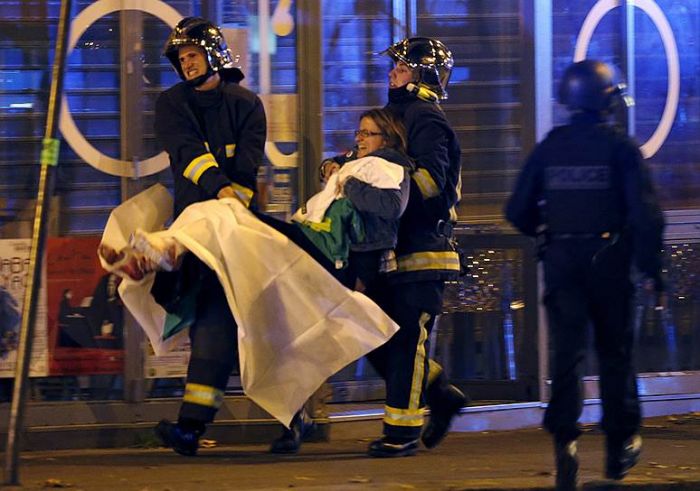 Казахстан осуждает теракты в Париже 