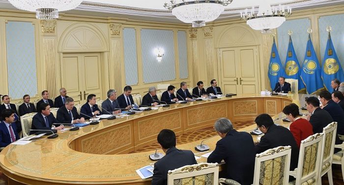 Назарбаев обсудит в среду с правительством план работы с учетом кризиса