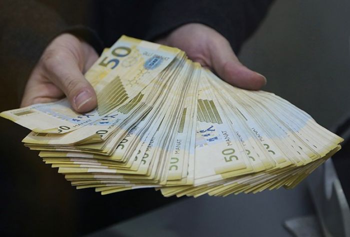 Центробанк Азербайджана ввел плавающий курс маната