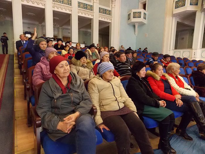 ДАРЕМ всех выслушал, ДАРЕМ решит