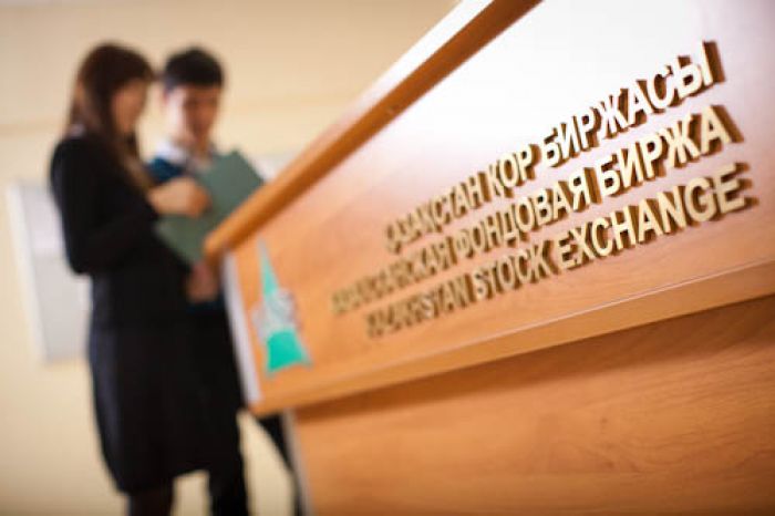 Руководители KASE рассказали, кто влияет на курс тенге 