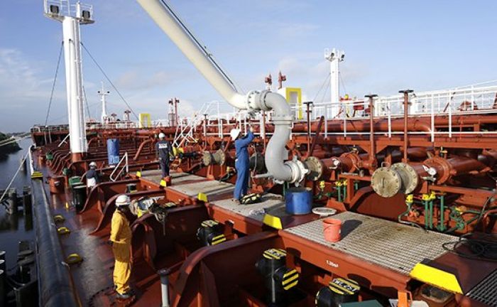 В США заключили первый за 40 лет контракт на экспорт нефти