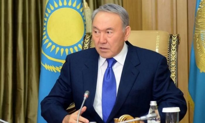 Назарбаев продлил полномочия госслужащих, достигших пенсионного возраста