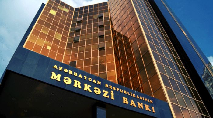 В Азербайджане установили лимит на снятие валюты
