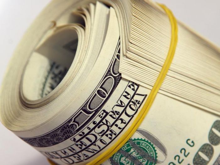 Доллар продолжает демонстрировать повышение в Казахстане