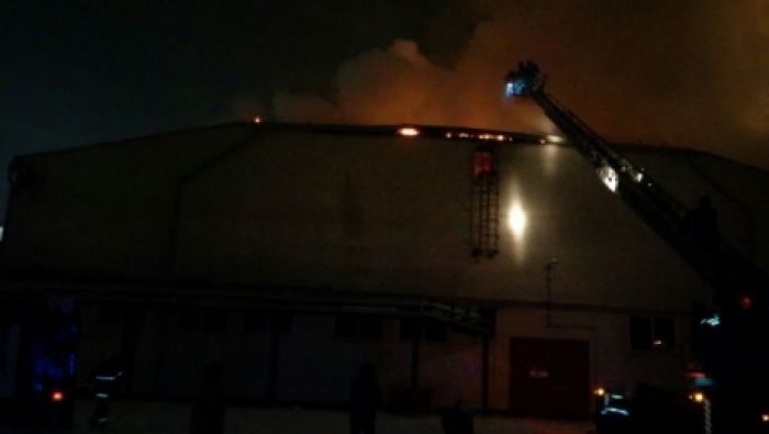 В Павлодаре потушен сложнейший пожар на складе полипропилена, погиб человек