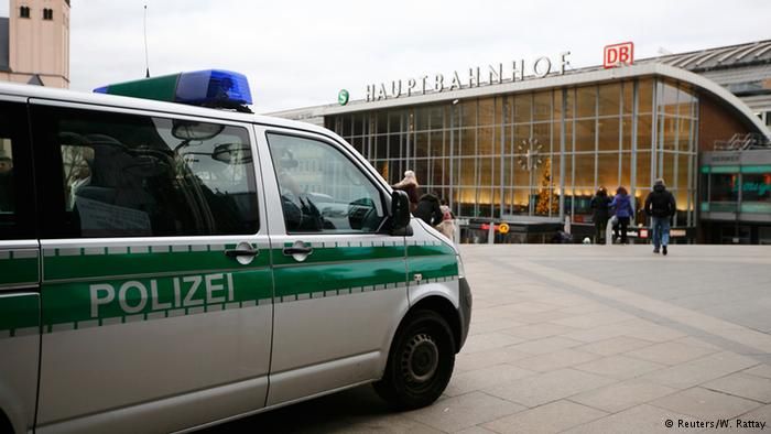 Глава МВД Германии раскритиковал работу полиции в Кёльне из-за нападений на женщин
