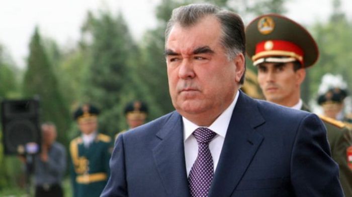 Таджикистан может подстроить закон под сына президента