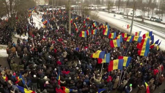В Кишиневе десятки тысяч человек требуют отставки правительства