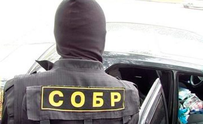 В Алматы введен спецплан после нападения на полицейского