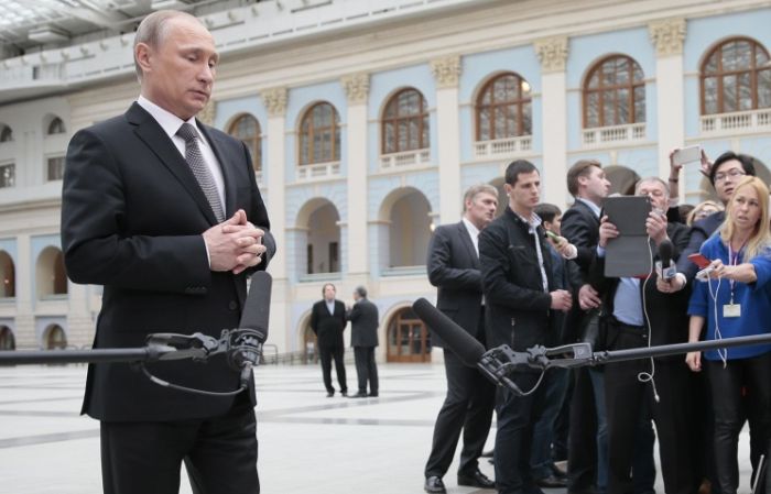 Песков подтвердил, что Путин проведет в этом году традиционную "Прямую линию"