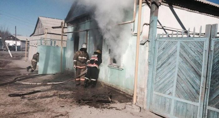 В Кызылорде 11-летняя девочка вытащила из горящего дома своих родных