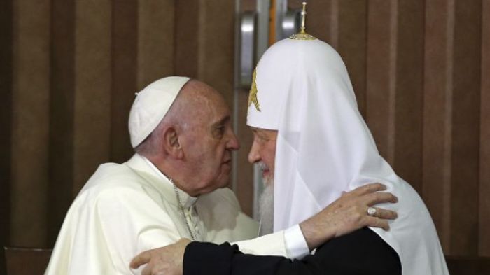 Патриарх Кирилл и Папа Римский Франциск встретились впервые в истории