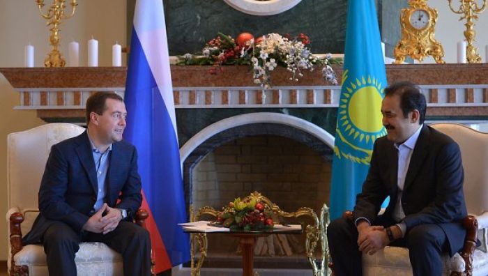 Медведев обсудил с премьером Казахстана транзит грузов с Украины