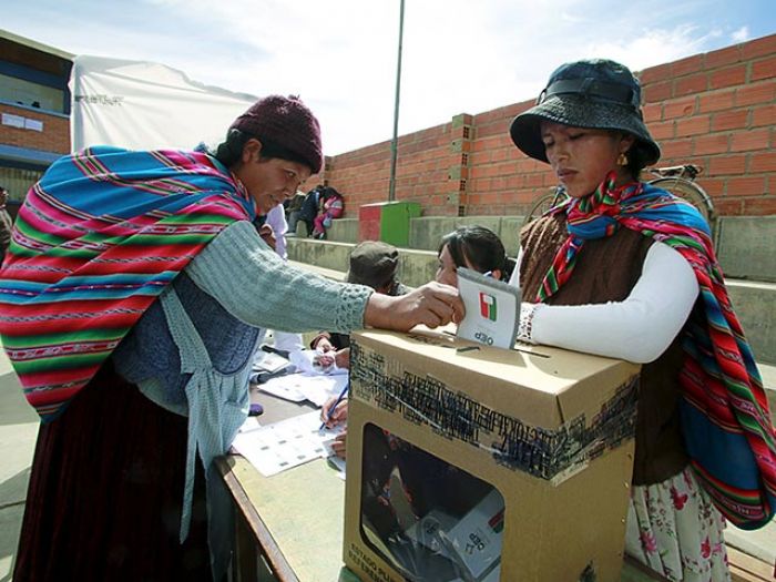 Граждане Боливии выступили против переизбрания президента Эво Моралеса на четвертый срок
