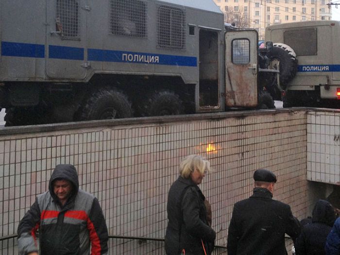 В Москве у метро задержана женщина с головой ребенка в руках (ВИДЕО)