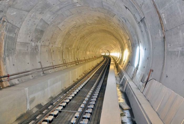В Узбекистане завершают строительство крупного железнодорожного тоннеля
