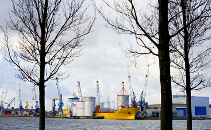 Нефтяные танкеры в Роттердаме встали в самую длинную за семь лет пробку