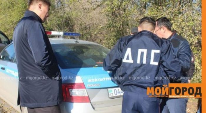 В Уральске строго наказан инспектор полиции, выронивший из штанин взятку