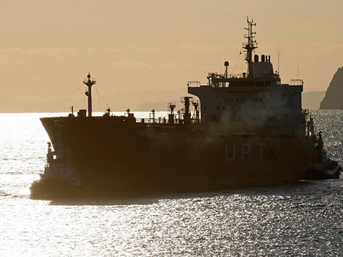 Первый за четыре года танкер с иранской нефтью добрался до Европы