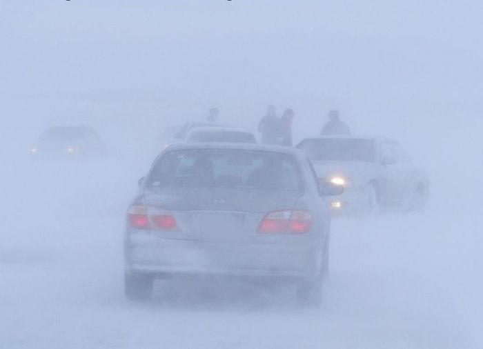 Около 500 человек эвакуировано за сутки на трассах Казахстана