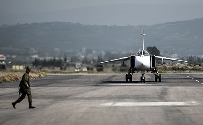 ​На авиабазе в Сирии началась погрузка оборудования для отправки в Россию