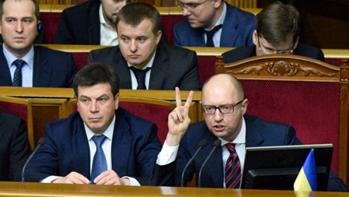 ​Депутат Рады заявил, что Яценюк написал заявление об отставке