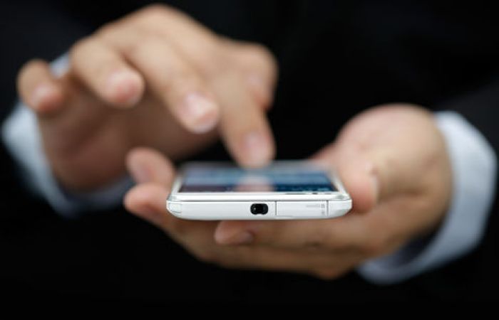 Госслужащие могут лишиться работы за нарушение запрета на смартфоны