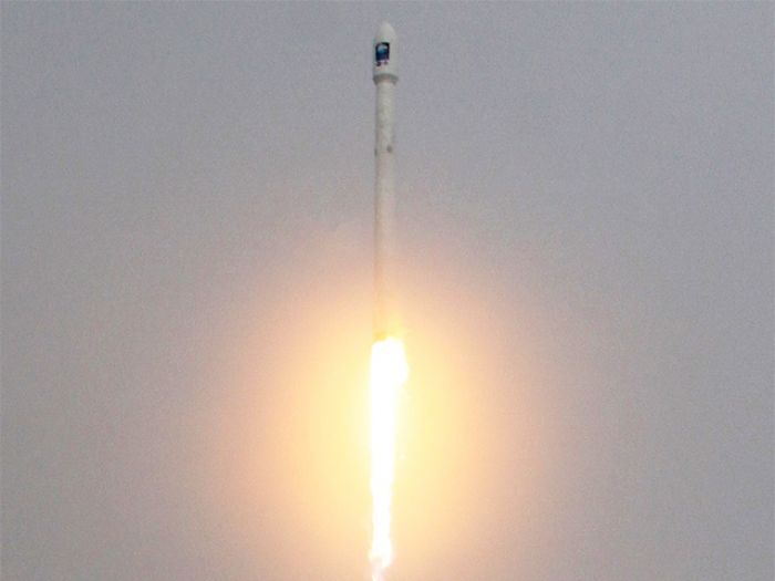 SpaceX объявила о первой успешной посадке нижней ступени ракеты на морскую платформу