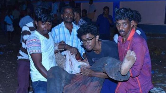 Более 100 человек погибли при пожаре в храме на юге Индии