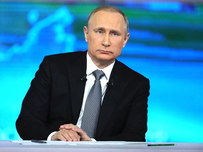 Путин проводит 14-ю прямую линию с россиянами