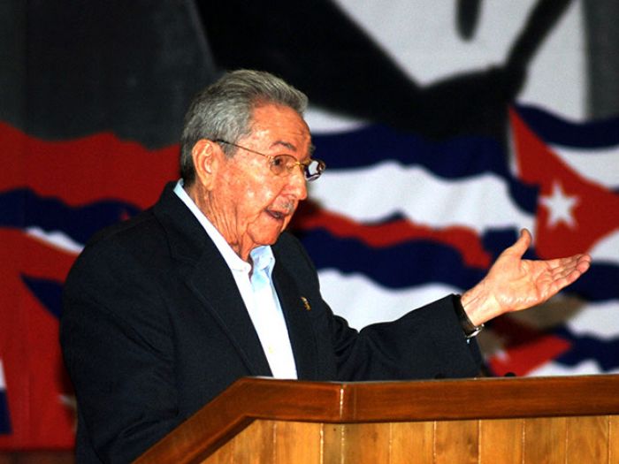 84-летний Рауль Кастро призвал стариков-коммунистов дать дорогу молодым