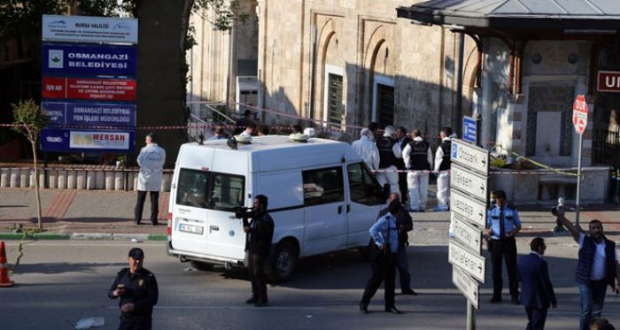 В турецком городе Бурса возле Большой мечети подорвалась террористка-смертница