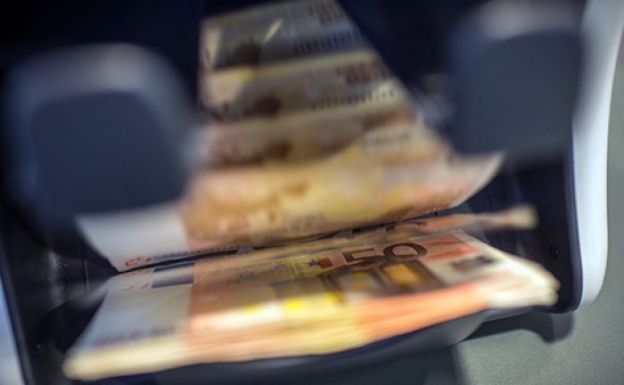 Банкиры сообщили о попытках обменять миллионы краденных евро из Донбасса