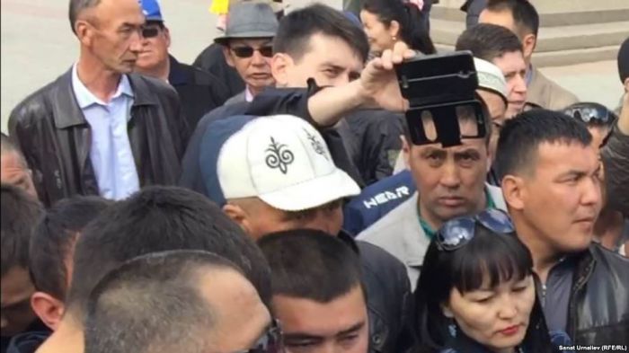 В Уральске прошёл стихийный митинг 