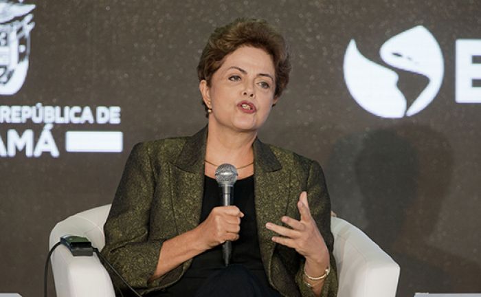 ​Бразильский сенат проголосовал за приостановку полномочий президента Дилмы Русеф